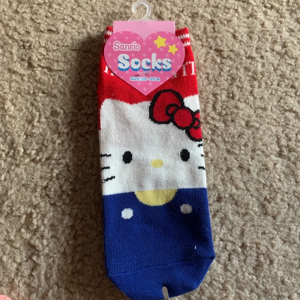2 pairs of socks